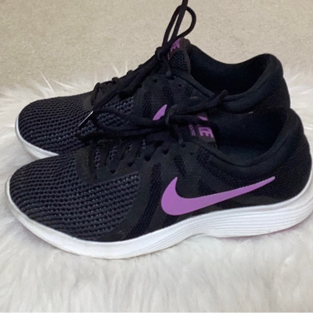 NIKE, REVOLUTION 4, good condition, women’s